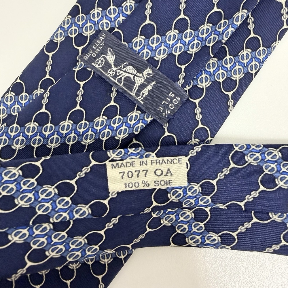 Hermes Men's Tie Chain Links Navy Blue & Khaki Silk 7077 OA 3.25" (W) x 55" (L) - Picture 3 of 8